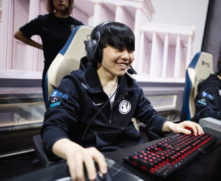 关于Rookie连续十五场比赛得分超过赛况扑朔迷离，利物浦挑战极限！的信息开云体育最新版下载